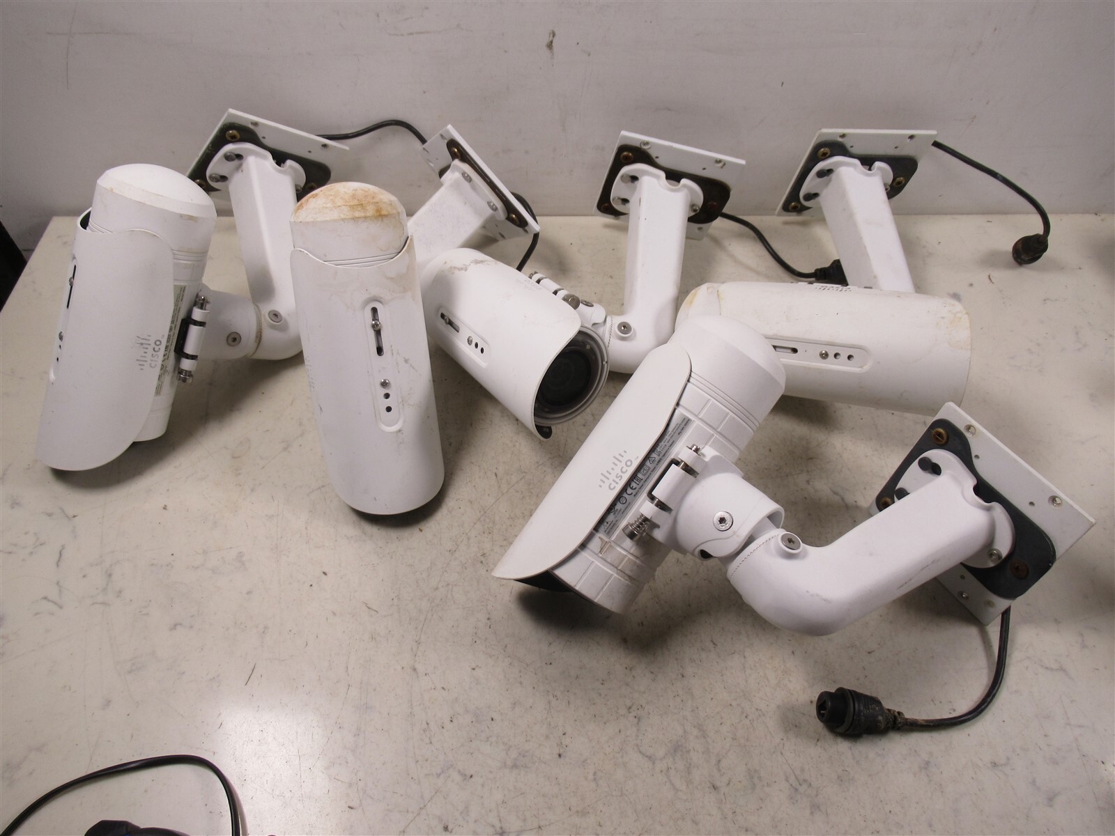 Lot of 5 CISCO CIVS-IPC-6400E Network Security Cameras with Wall Mounts Lot of 5 CISCO CIVS-IPC-6400E Network Security Cameras with Wall Mounts