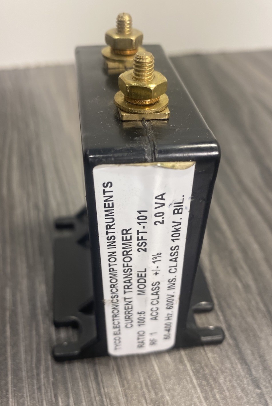 TYCO / Crompton Instruments 2SFT-101 RATIO 100:5 2.0VA Current Transformer