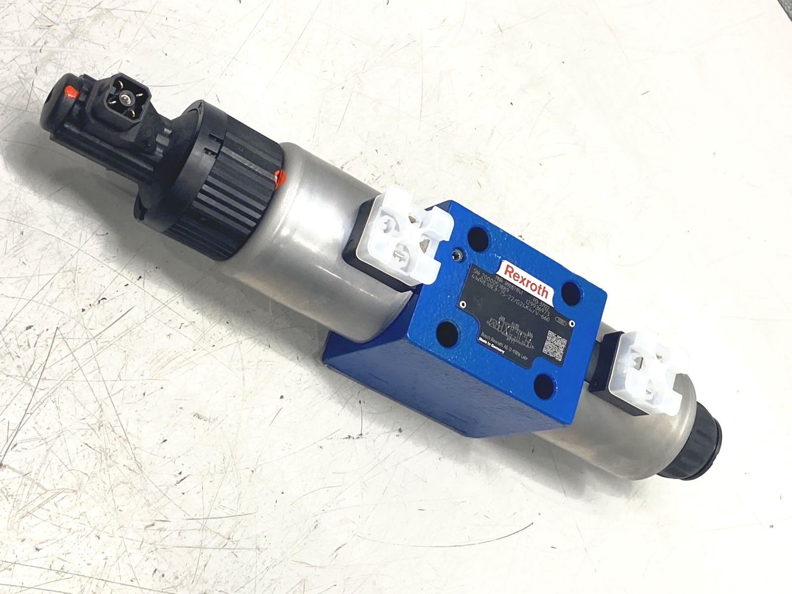 Bosch Rexroth R901071941 Proportional Valve 4WRE10E3-75-2X/G24K4/V-660 Bosch Rexroth R901071941 Proportional Valve 4WRE10E3-75-2X/G24K4/V-660