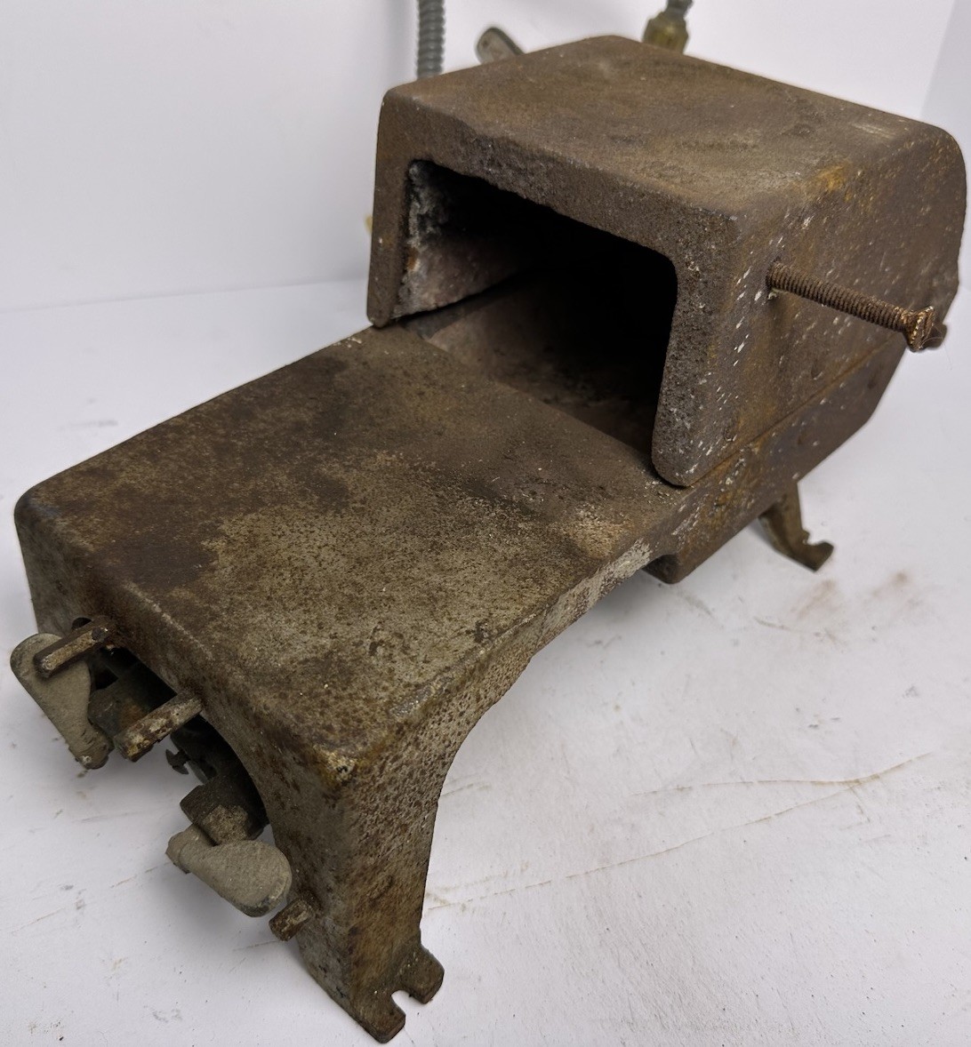 Vintage Johnson No 101 Bench Furnace Cast Iron Gas Forge Blacksmith 1930-1940s Vintage Johnson No 101 Bench Furnace Cast Iron Gas Forge Blacksmith 1930-1940s