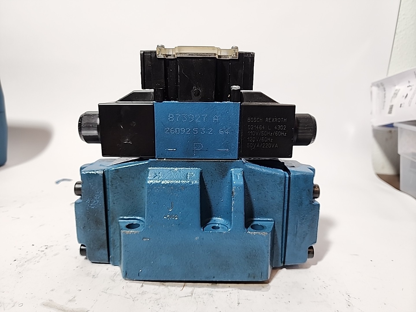 Rexroth 4WEH16J70/6EW110N Directional Solenoid Valve 4WE6J6/EW11ON9DA Rexroth 4WEH16J70/6EW110N Directional Solenoid Valve 4WE6J6/EW11ON9DA