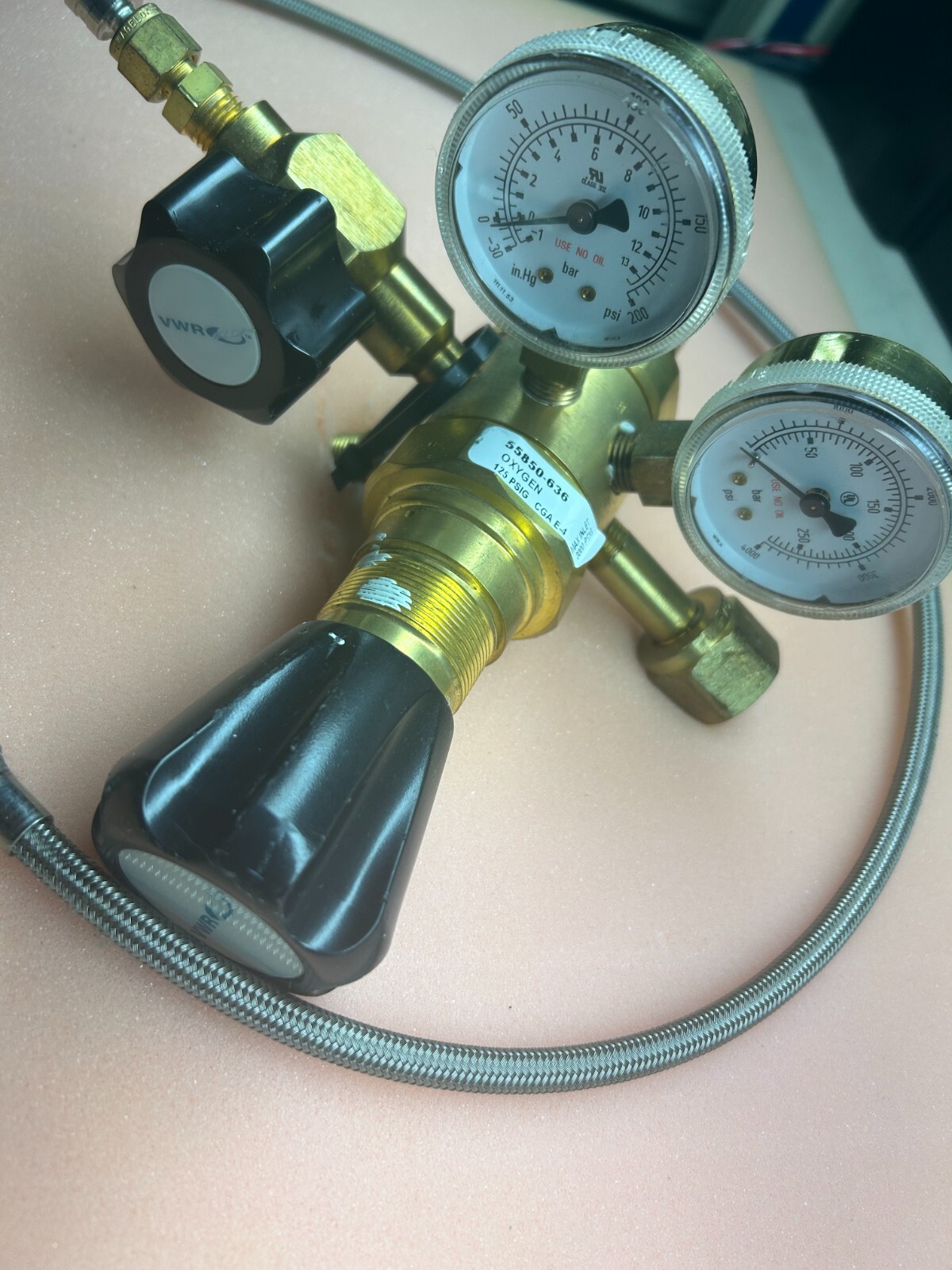 VWR 55850-636 Oxygen 125 PSIG CGA E4 Regulator w/hose