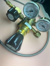 VWR 55850-636 Oxygen 125 PSIG CGA E4 Regulator w/hose picture