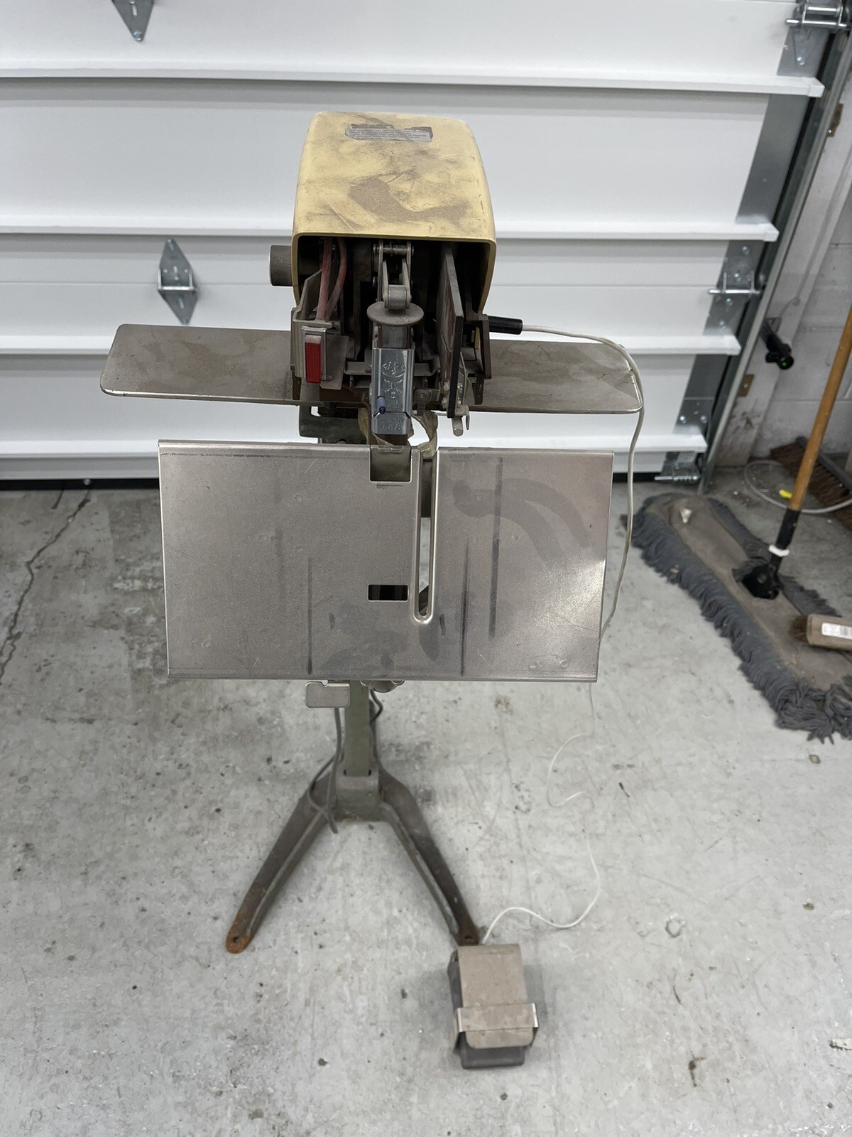 Electric Foot Operated Floor Standing Stitcher Electric Foot Operated Floor Standing Stitcher