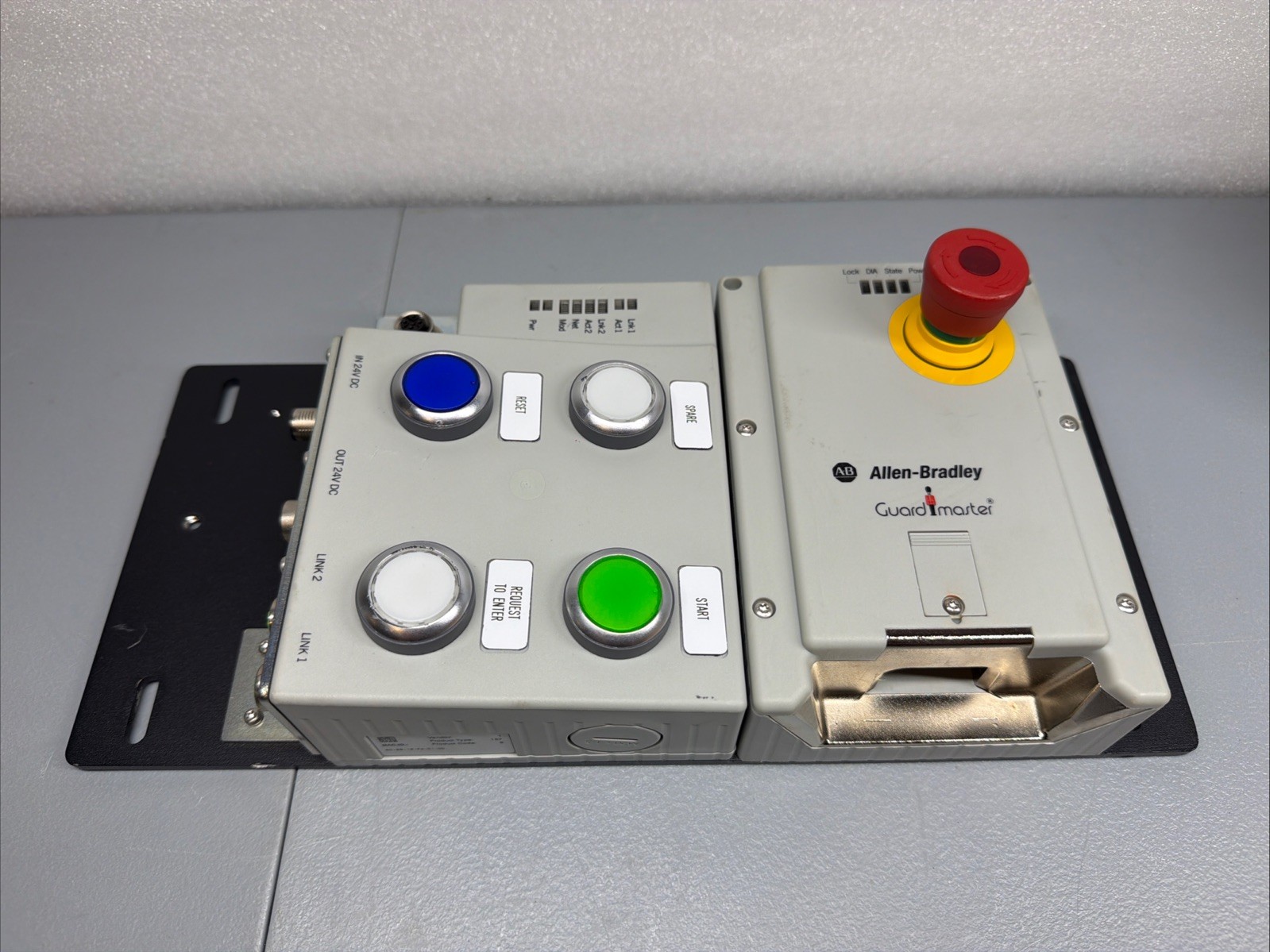 Allen Bradley 442G-MABRB-UR-E0JP4679 Ethernet Lock Module Open Box New (1.3.4.B) Allen Bradley 442G-MABRB-UR-E0JP4679 Ethernet Lock Module Open Box New (1.3.4.B)