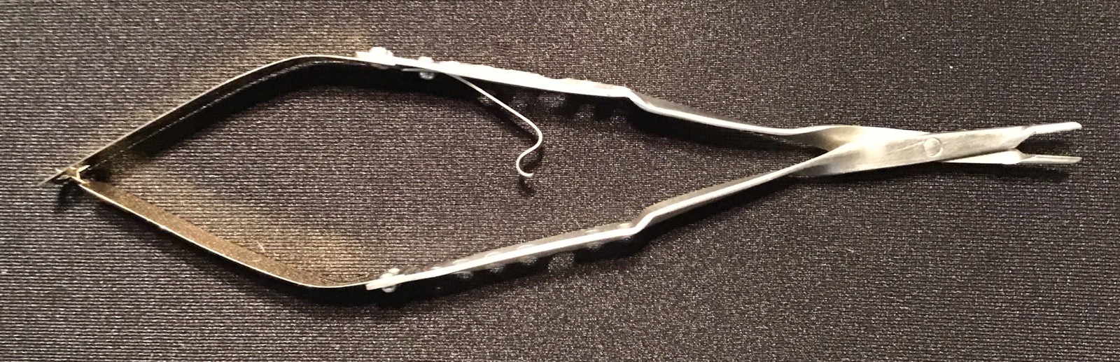 MAKE ME AN OFFER Laschal TCLR/TL Thumlok Needle Holder. MAKE ME AN OFFER Laschal TCLR/TL Thumlok Needle Holder.