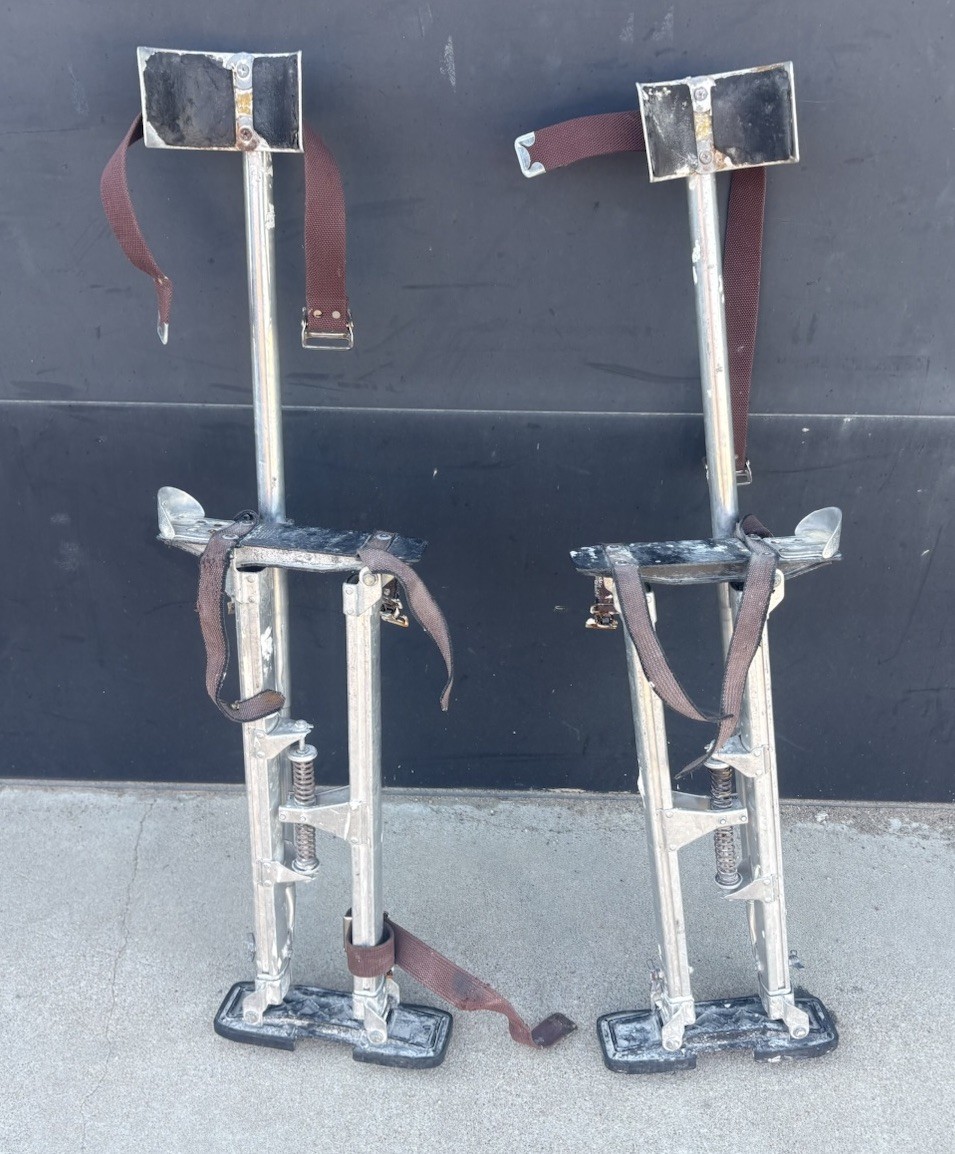 1 Pair Aluminum Stilts Dura Stilt Drywall Sheetrock Installation 36-50” 1 Pair Aluminum Stilts Dura Stilt Drywall Sheetrock Installation 36-50”