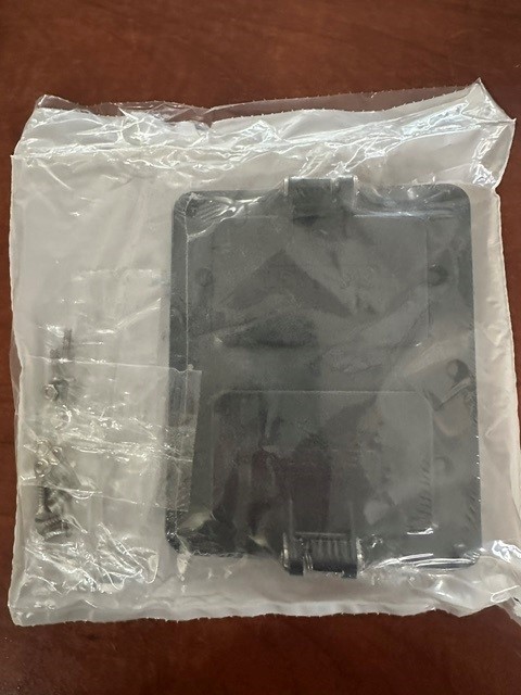 LEVITON 3251W-E 2G DECORA FLIP LID FOR USE WITH RUBBER BOX