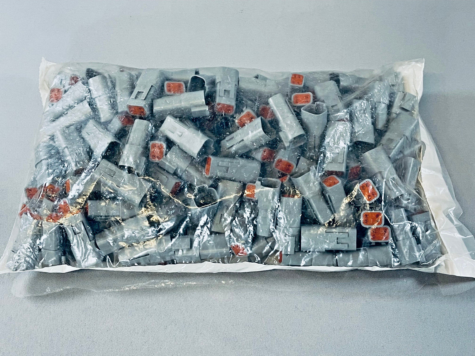 Amphenol Sine AT04-4P AT Series 4-Pin Male Receptacle, 14AWG to 20AWG, 150 Pack Amphenol Sine AT04-4P AT Series 4-Pin Male Receptacle, 14AWG to 20AWG, 150 Pack