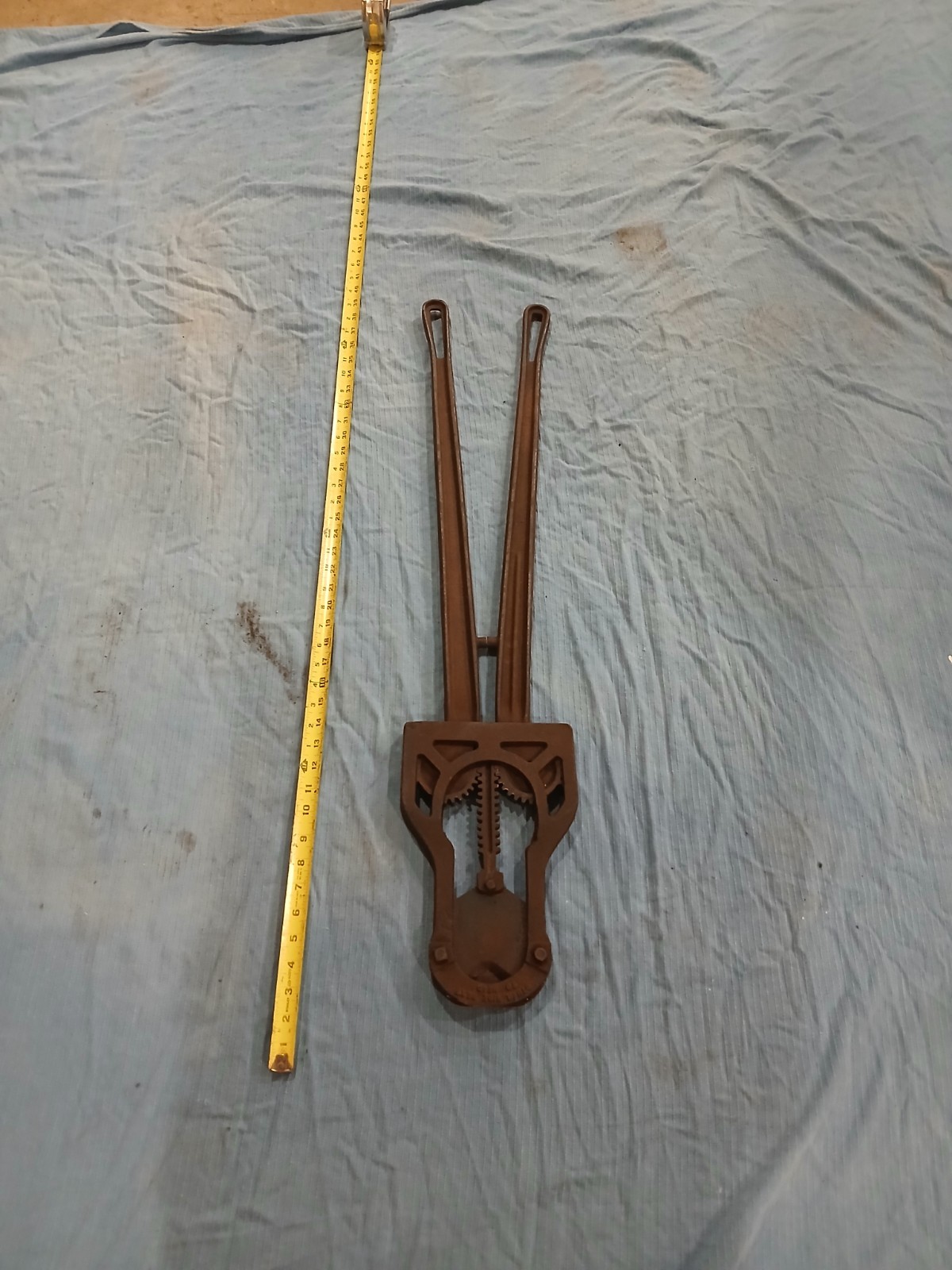 Vintage Cast Iron Bull Cattle Dehorning Horn Cutter Vintage Cast Iron Bull Cattle Dehorning Horn Cutter