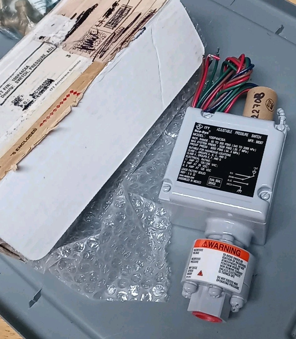ITT Neo-Dyn 100P17C3 Adjustable Pressure Switch 500-1500 PSIG 15A New W Box 