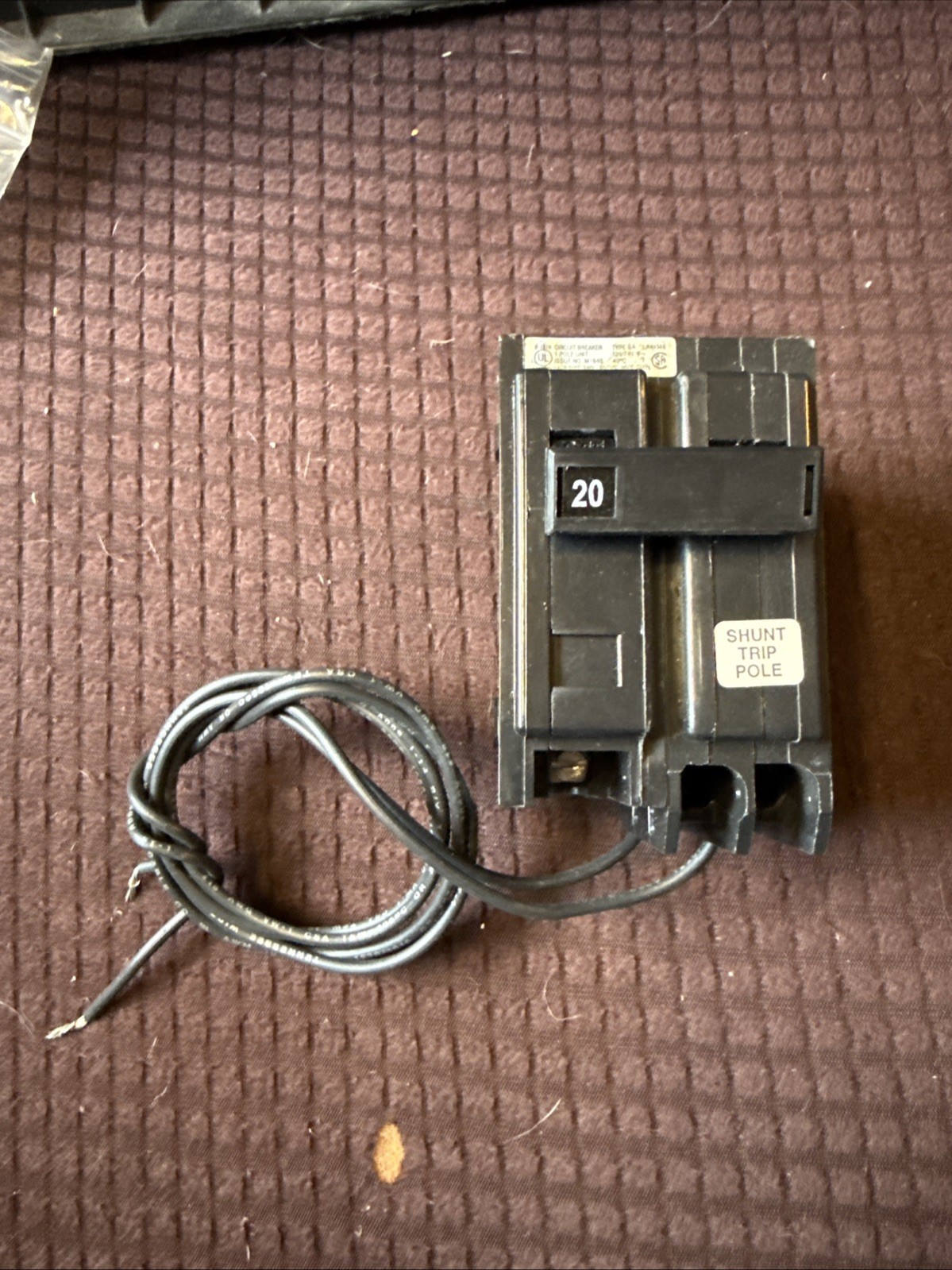 NOS EATON 20 AMP SHUNT TRIP CIRCUIT BREAKER 1 POLE 120/240 VAC BAB1020S NOS EATON 20 AMP SHUNT TRIP CIRCUIT BREAKER 1 POLE 120/240 VAC BAB1020S