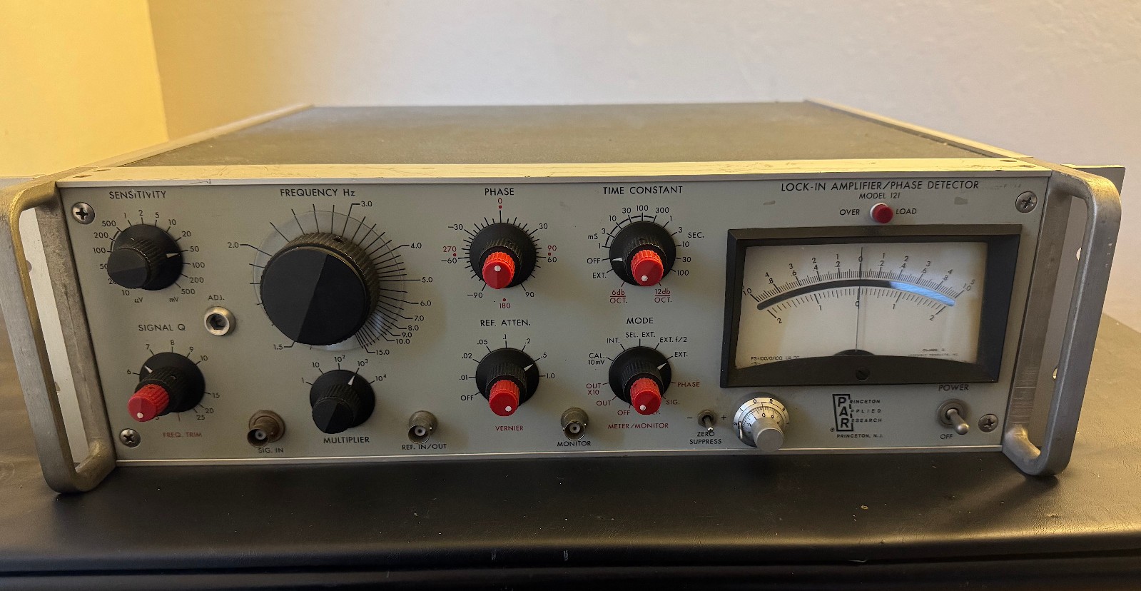 Princeton Applied Research 121 Lock-In Amplifier and Phase Detector Princeton Applied Research 121 Lock-In Amplifier and Phase Detector