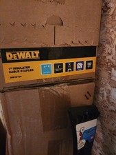 Dewalt 1  Inch Insulated Cable Staples DRS 18100 Qty 10 Packs Per Case picture