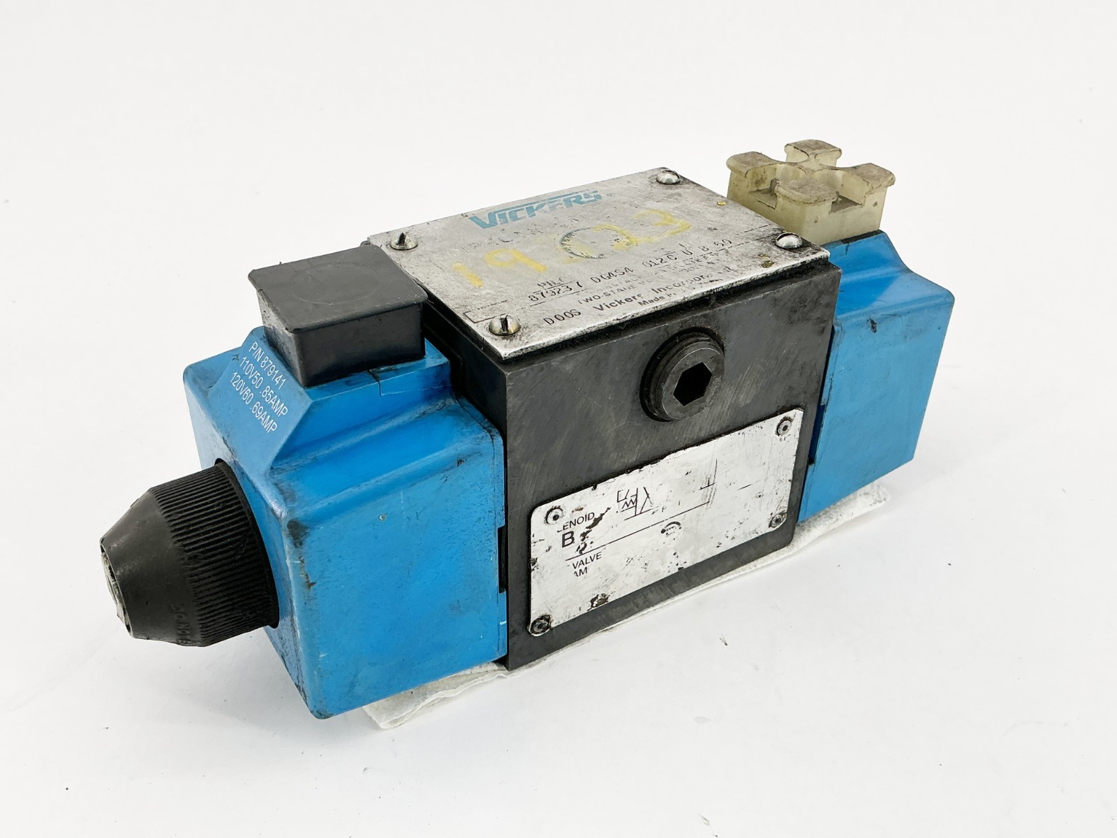 Vickers DG4S4-012C-U-B-60 Solenoid Valve 3600PSI 120V 879237