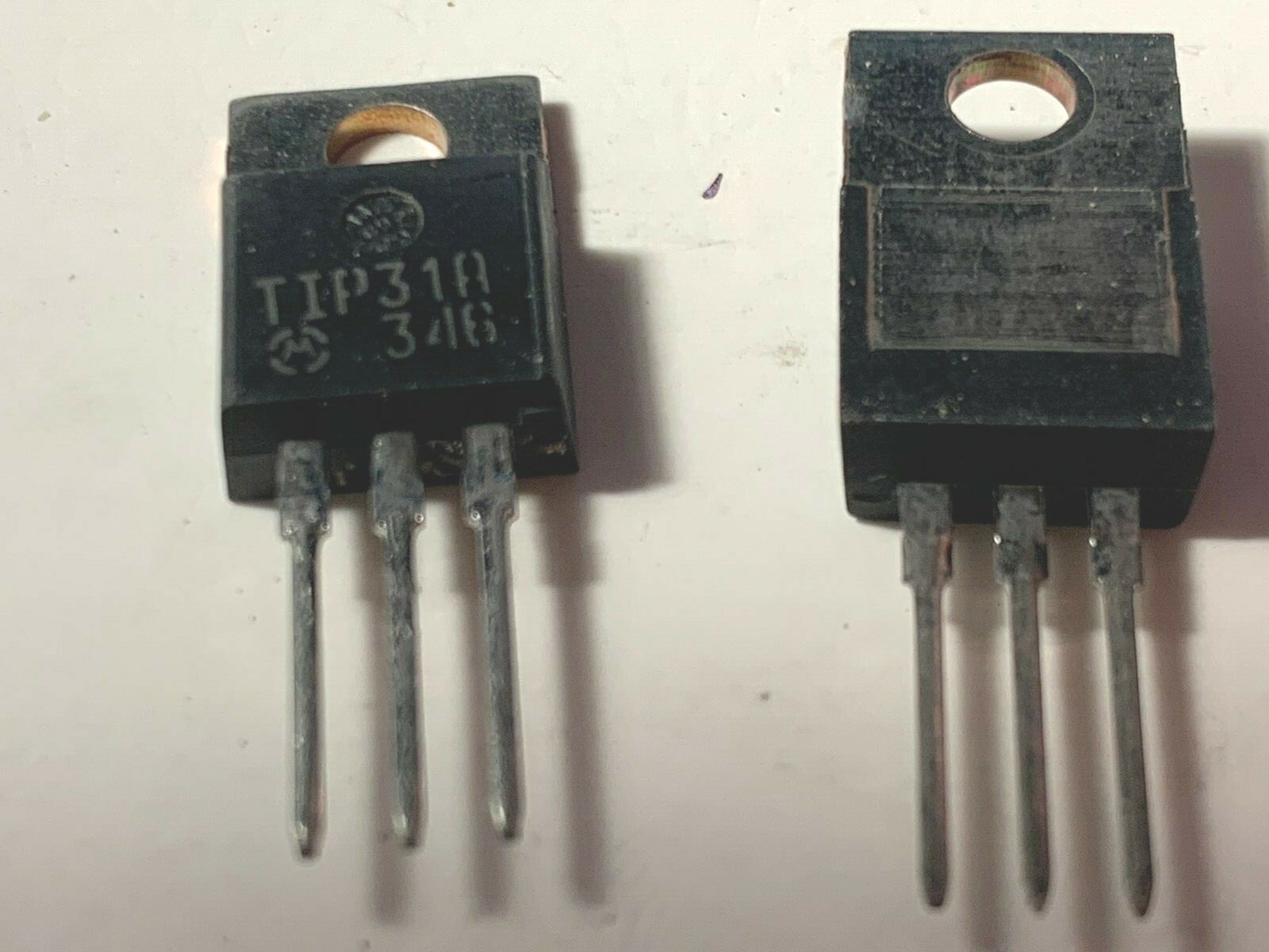 Motorola TIP31A Power Transistor TO-220 NPN 60V 3A NOS. Motorola TIP31A Power Transistor TO-220 NPN 60V 3A NOS.