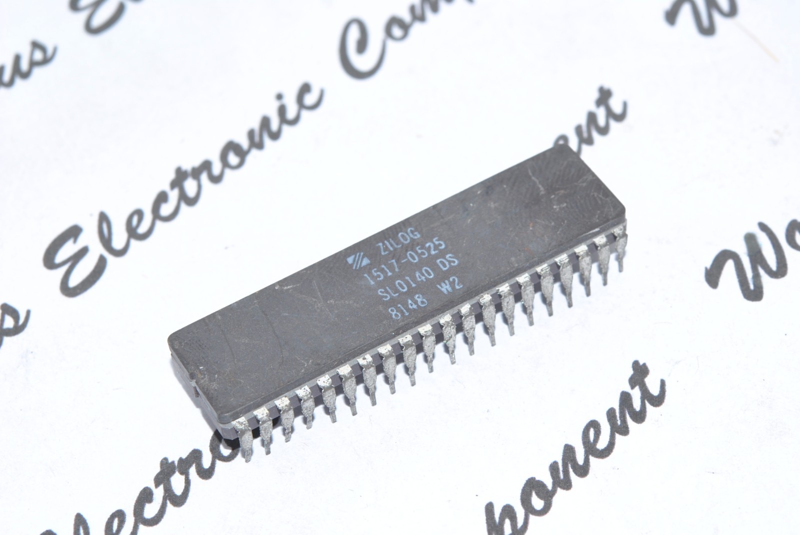 1pcs - ZILOG 1517-0525 SL0140-DS Integrated Circuit (IC) \ 1pcs - ZILOG 1517-0525 SL0140-DS Integrated Circuit (IC) \
