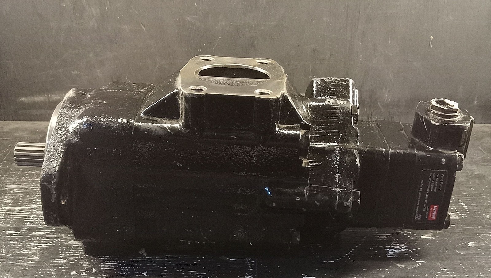 1 NEW VICKERS 02-322233 VANE PUMP NNB ***MAKE OFFER***