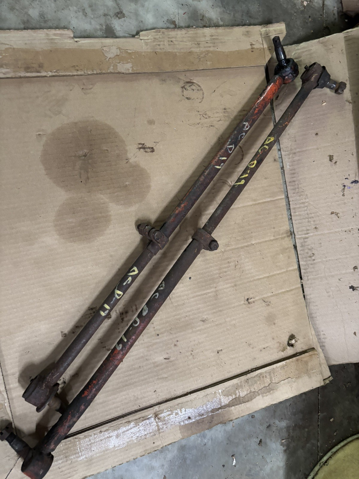 VINTAGE ALLIS CHALMERS D 19 DIESEL TRACTOR -WIDE FRONT TIE RODS VINTAGE ALLIS CHALMERS D 19 DIESEL TRACTOR -WIDE FRONT TIE RODS