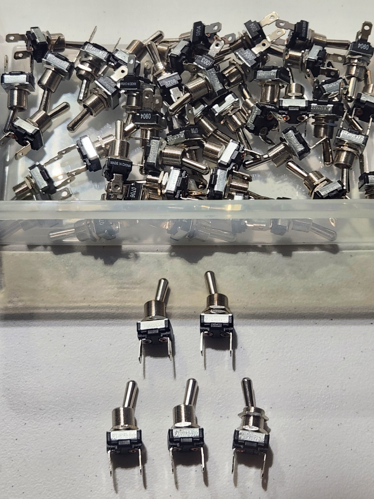 SPST On Off Toggle Switch 15A 120V 10A 240V Qty. 24 NOS SPST On Off Toggle Switch 15A 120V 10A 240V Qty. 24 NOS