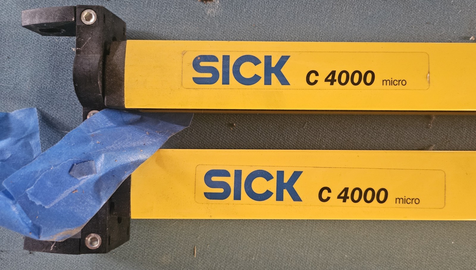 SICK C4000 C41E-1203AG300C41S-1203AA300 Safety Light Curtain Set Used. SICK C4000 C41E-1203AG300C41S-1203AA300 Safety Light Curtain Set Used.