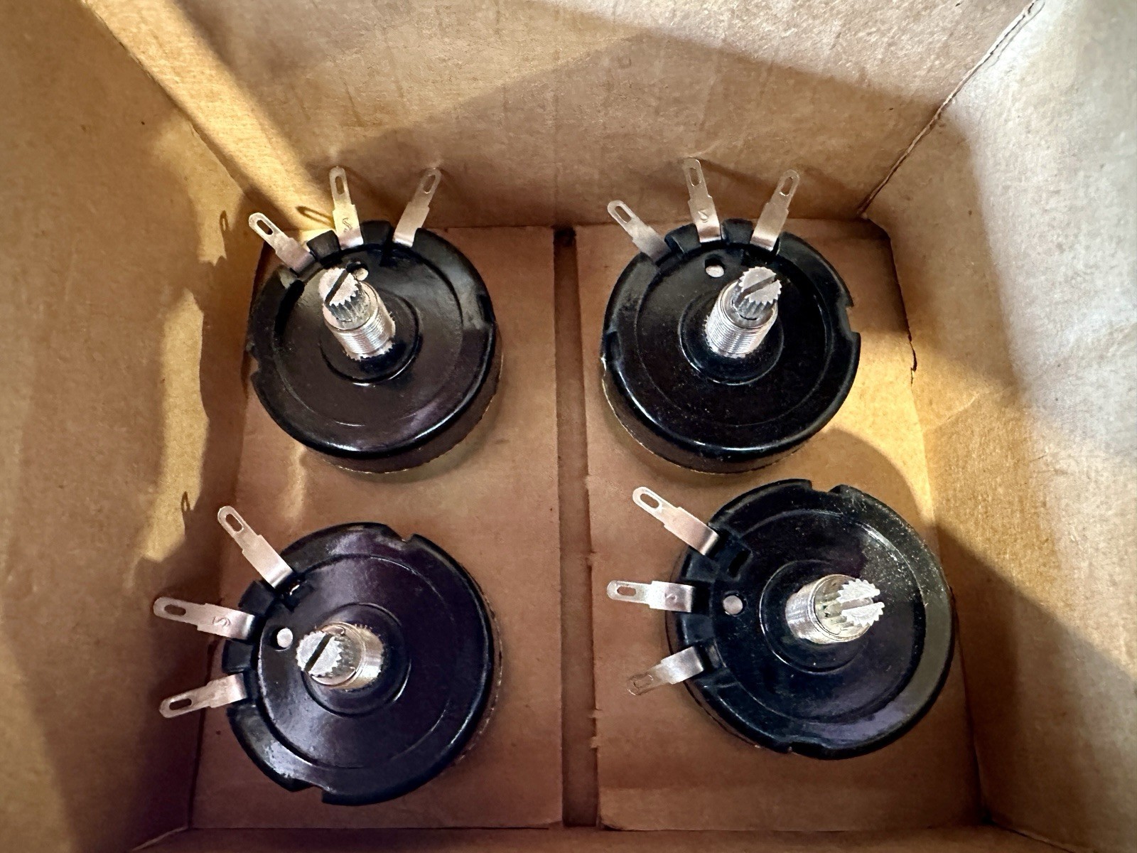 4x NOS Acoustic Research potentiometer AR-2, AR-2a AR-2ax AR-3 AR-3a AR-5 AR-6 4x NOS Acoustic Research potentiometer AR-2, AR-2a AR-2ax AR-3 AR-3a AR-5 AR-6
