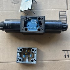 Mannesmann Rexroth Solenoid Valve 5-4WE10J32/CW110RN9DA A06 picture