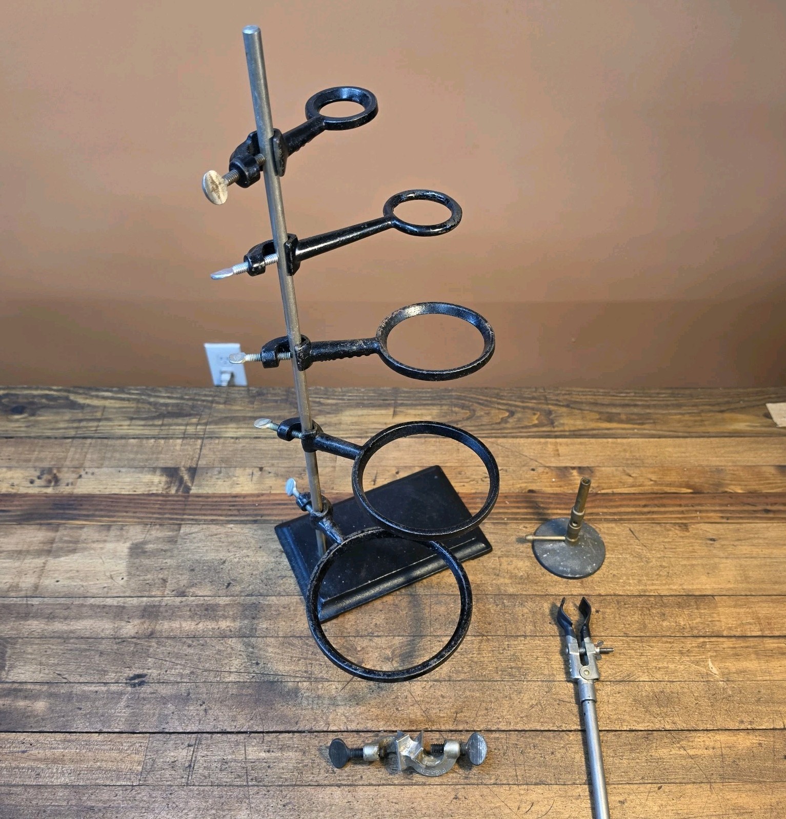 Vintage FISHER Laboratory Retort 5-Ring Cast Iron Stand, Base, Rod, & Clamps US Vintage FISHER Laboratory Retort 5-Ring Cast Iron Stand, Base, Rod, & Clamps US