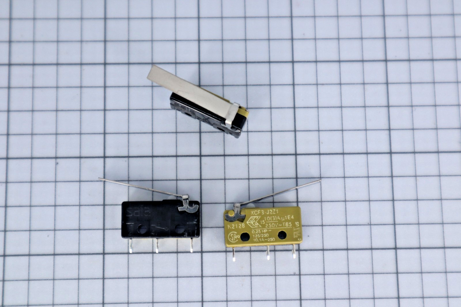 *Lot of 50* SAIA Burgess XCF3-J2Z1 Surface Mounted 3 Pin Snap Action Switch *Lot of 50* SAIA Burgess XCF3-J2Z1 Surface Mounted 3 Pin Snap Action Switch