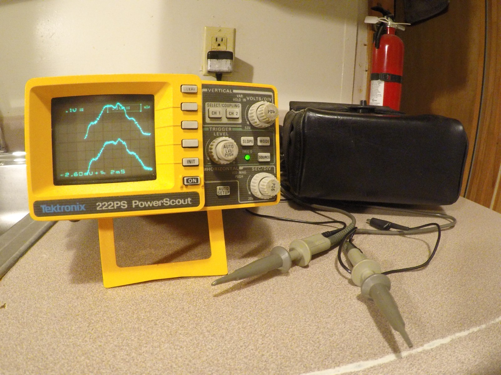 Tektronix 222PS oscilloscope used. Onboard Battery dead & not replaceable. Tektronix 222PS oscilloscope used. Onboard Battery dead & not replaceable.