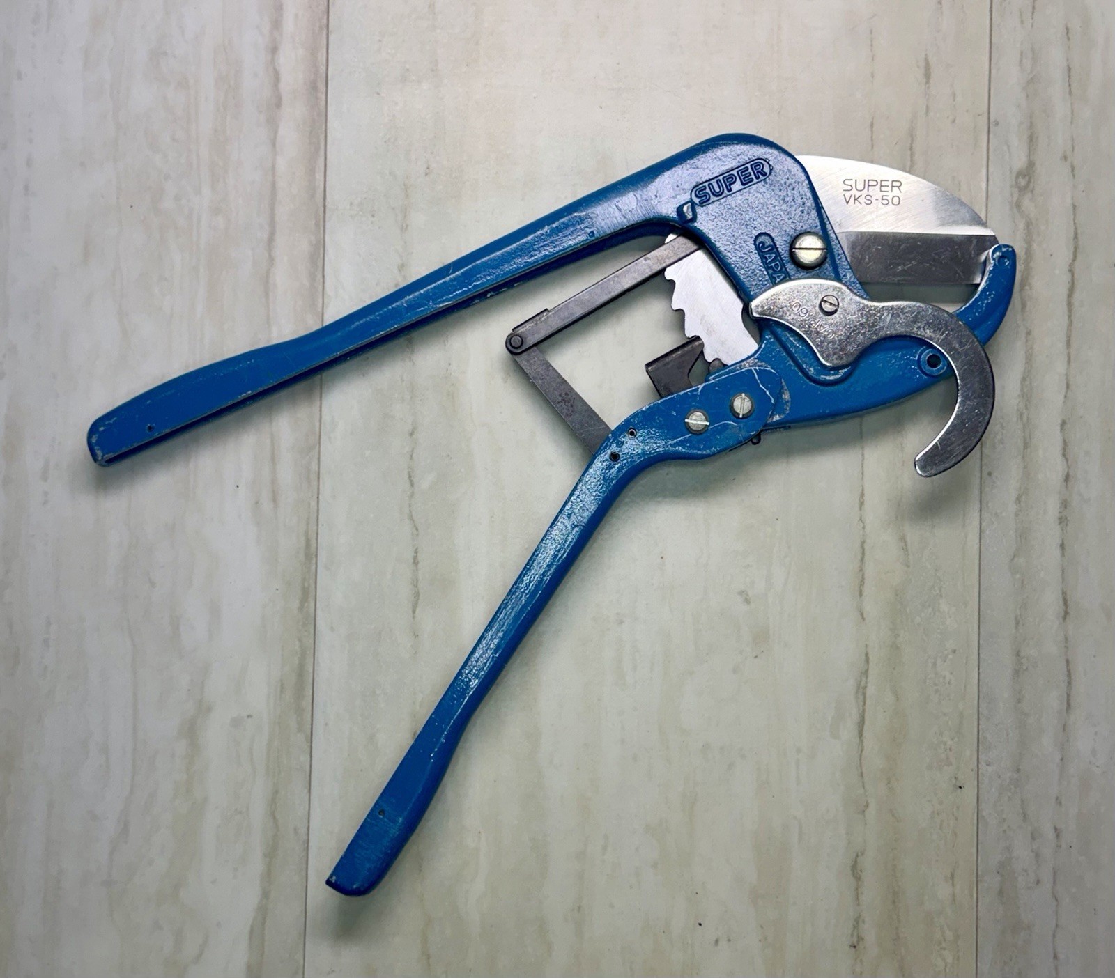 Super Tool VK50 Ratcheting PVC Pipe Cutter with VKS-50 Blade - Made in Japan Super Tool VK50 Ratcheting PVC Pipe Cutter with VKS-50 Blade - Made in Japan