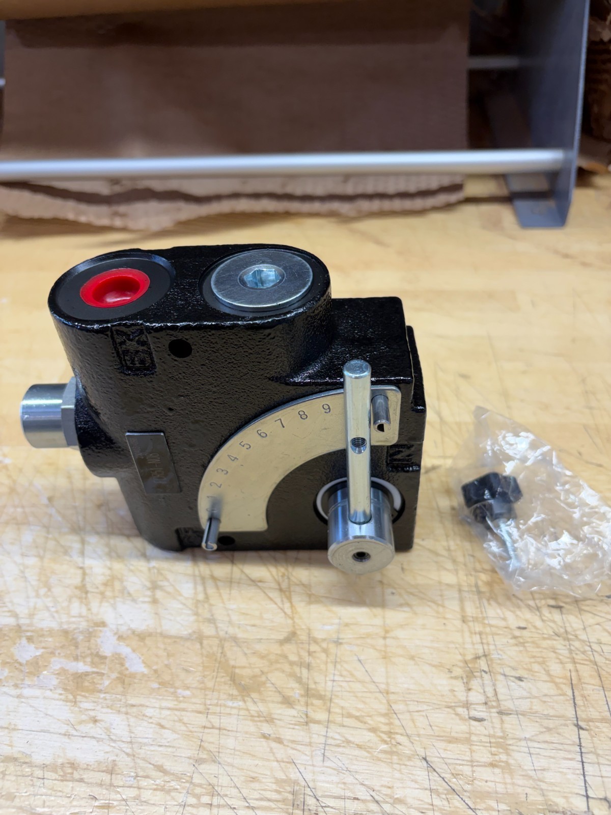 Hydraulic Adjustable Variable Flow Control Valve w/ Relief, 0-16 GPM, 1/2″ NPT Hydraulic Adjustable Variable Flow Control Valve w/ Relief, 0-16 GPM, 1/2″ NPT