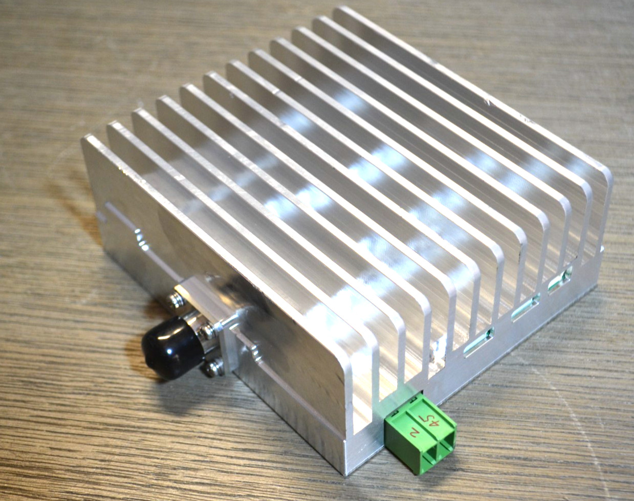 Solid State High Power Amplifier HPA 2.4GHZ OVEN HPAM-1C  F664A-P05-N