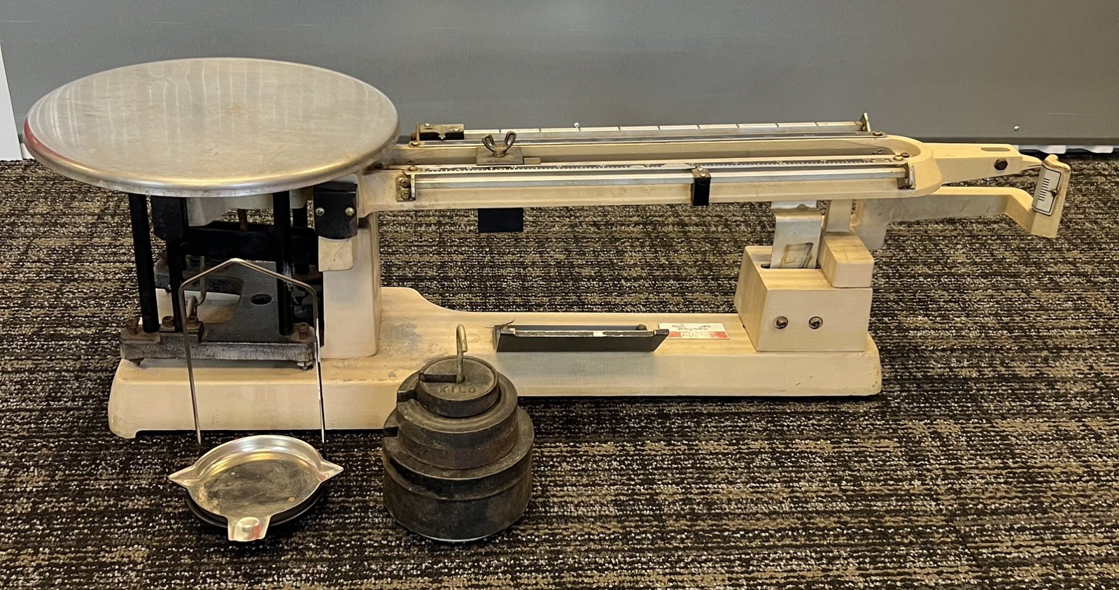 Vintage Ohaus Heavy Duty Solution Mechanical Scale, 1119-D0 20kg/45lbs Capacity Vintage Ohaus Heavy Duty Solution Mechanical Scale, 1119-D0 20kg/45lbs Capacity