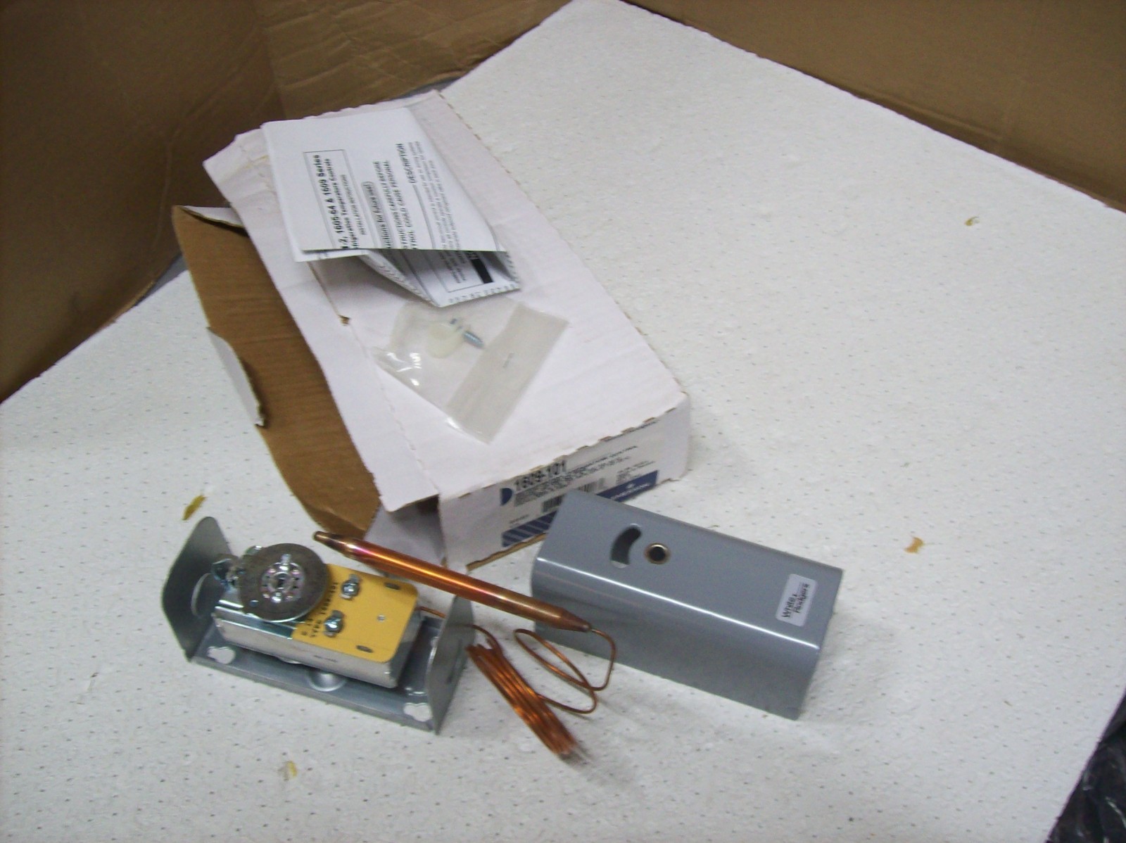 F13) White Rodgers Thermostat 1609-101 (new, in box) F13) White Rodgers Thermostat 1609-101 (new, in box)