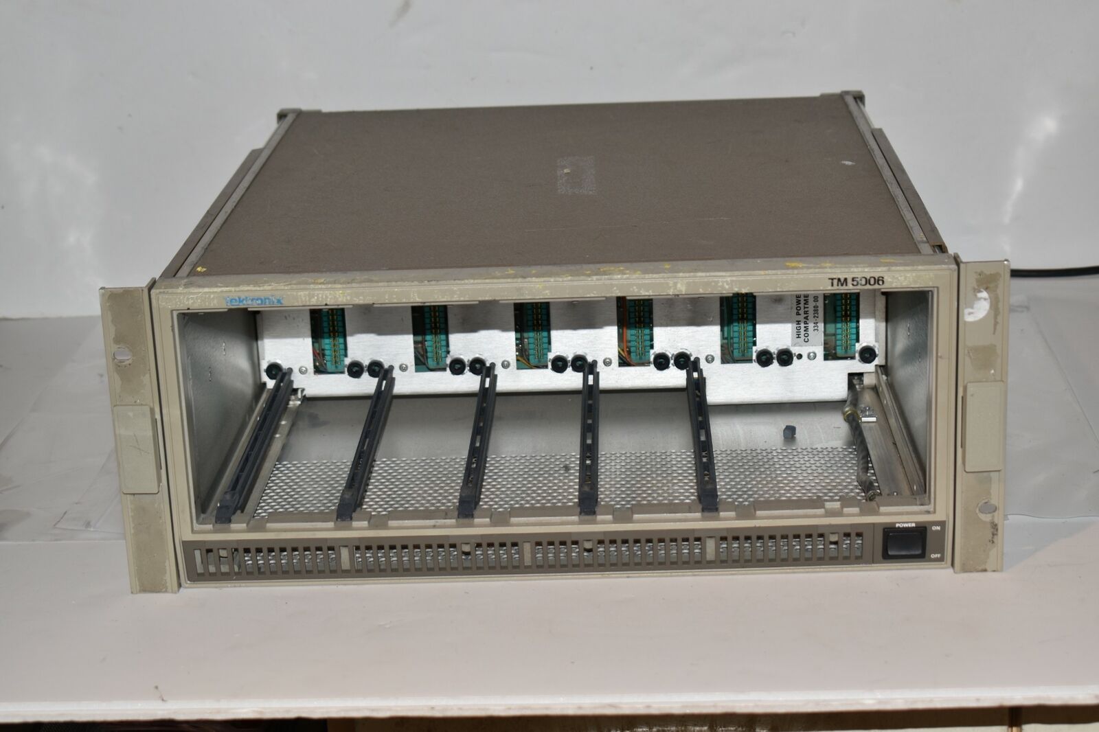 <RF> Tektronix TM5006 Power Module Mainframe (EC1)