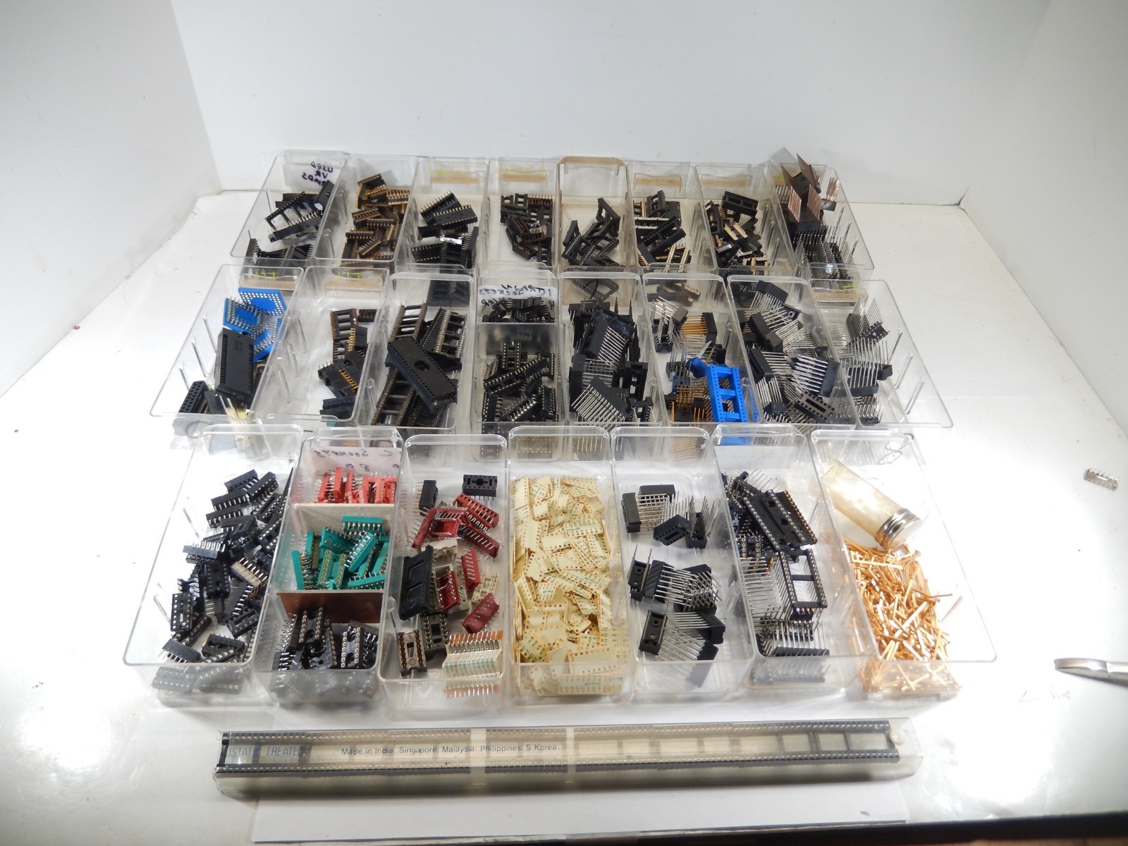 HUGE COLLECTION OF ASSORTED IC SOCKETS & HEADERS W/ A FAIR SHARE OF GOLD