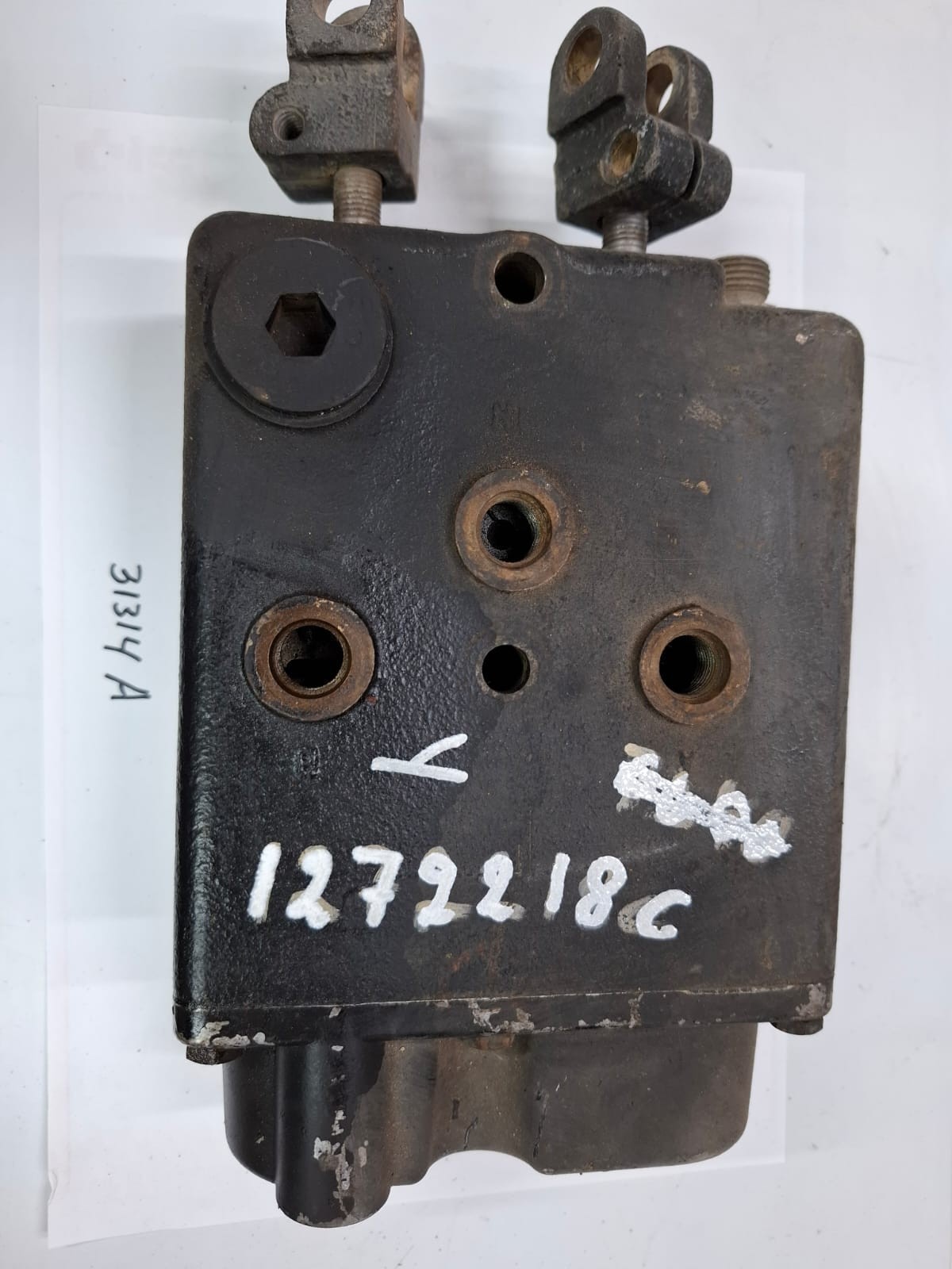 USED GENUINE CASE 1272218C1 BRAKE VALVE USED GENUINE CASE 1272218C1 BRAKE VALVE