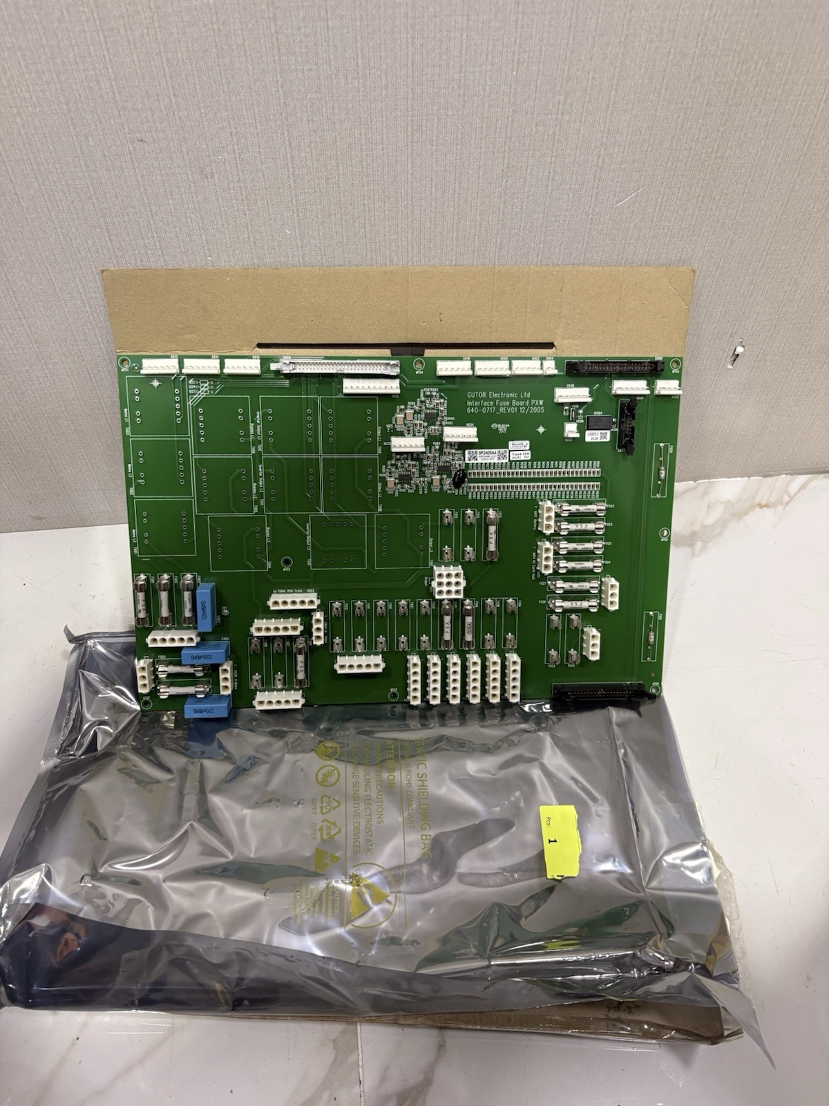 GUTOR INTERFACE FUSE BOARD OP2405AA / PXW 640-0717-rev01 , 12/2005 GUTOR INTERFACE FUSE BOARD OP2405AA / PXW 640-0717-rev01 , 12/2005