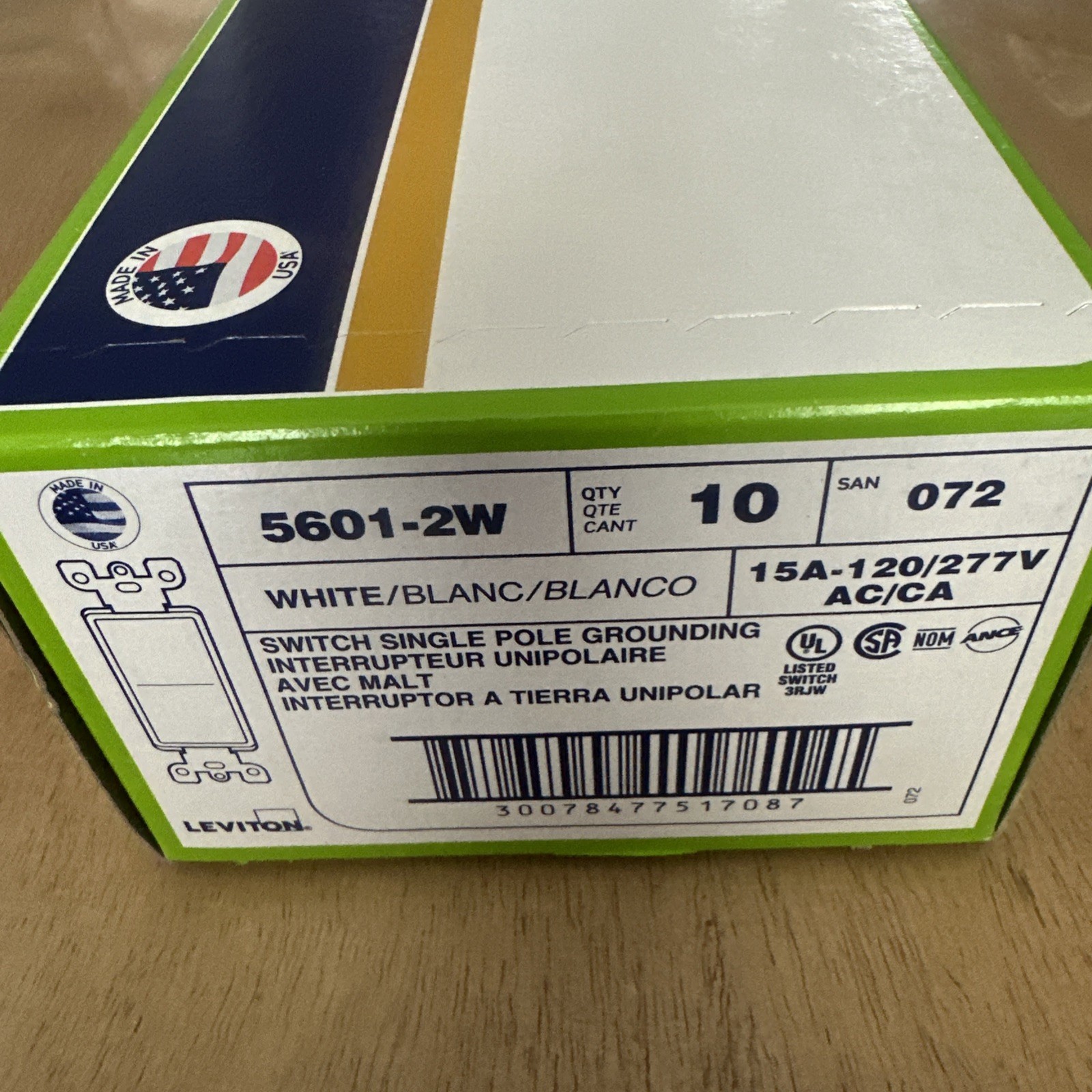 10-Pack WHITE Leviton 5601-2W 15 Amp 120/277V Rocker single pole Grounding 10-Pack WHITE Leviton 5601-2W 15 Amp 120/277V Rocker single pole Grounding