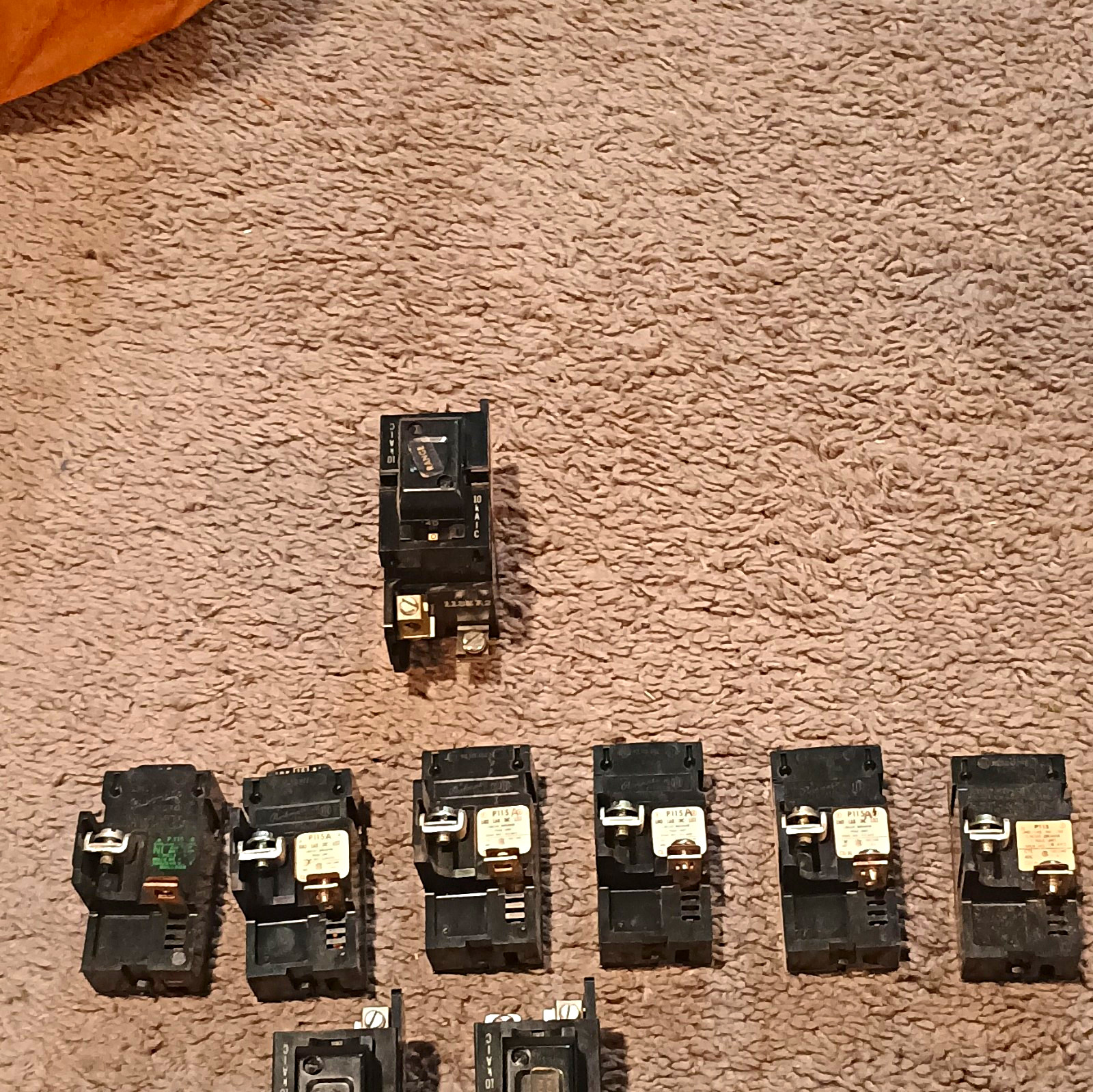 Lot Of Pushmatic Breakers. x6-1 Pole 15A, x2- 2pole 30A, x1-2 Pole 40A Lot Of Pushmatic Breakers. x6-1 Pole 15A, x2- 2pole 30A, x1-2 Pole 40A
