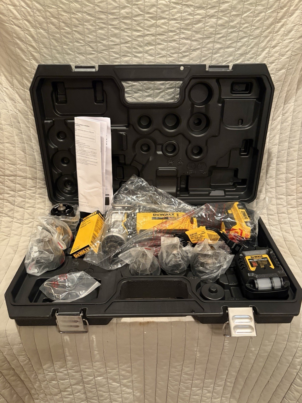 DEWALT DCE450D1 20V MAX Copper Swage Tool Kit BRAND NEW Battery/Charger Included DEWALT DCE450D1 20V MAX Copper Swage Tool Kit BRAND NEW Battery/Charger Included