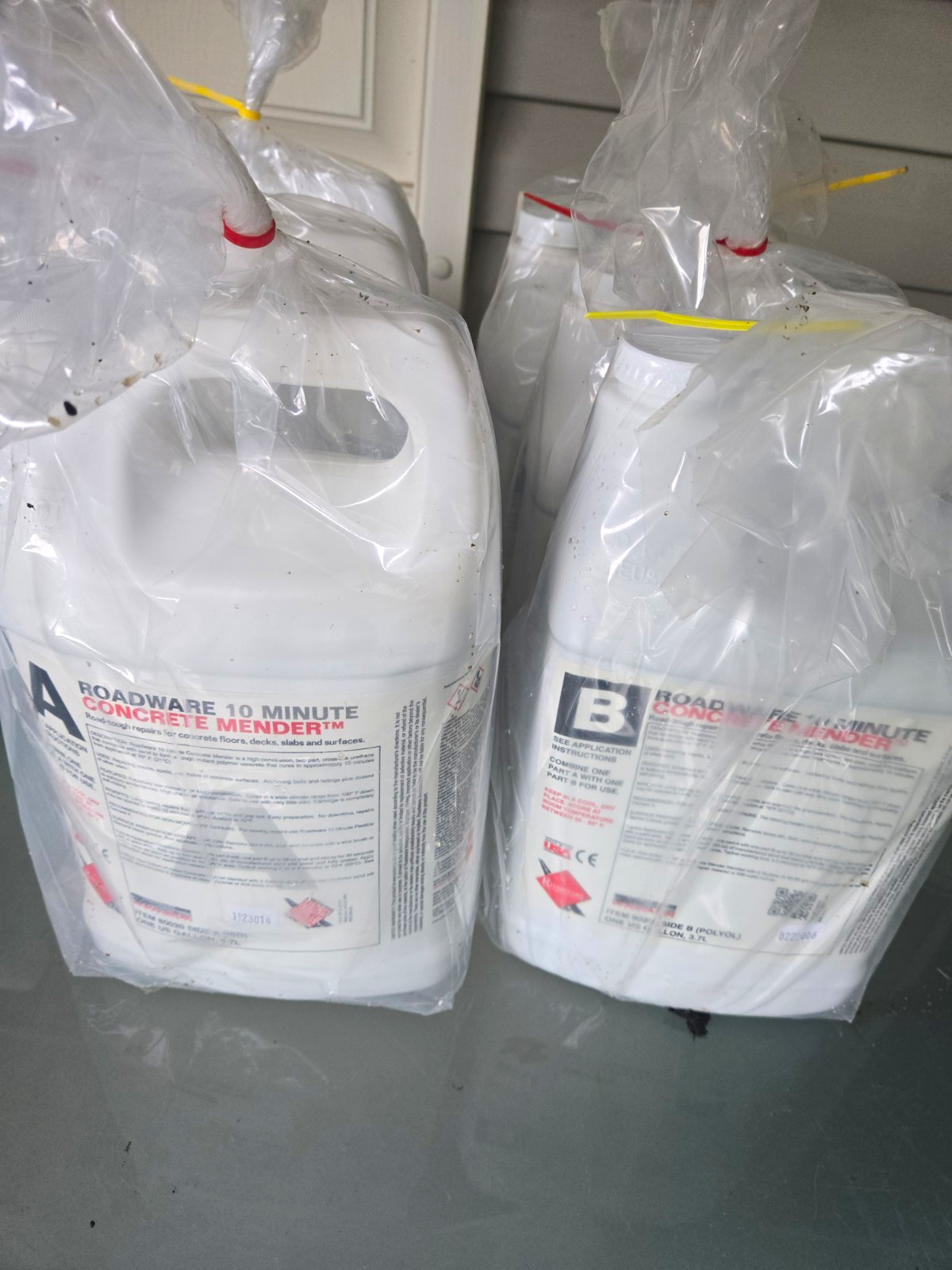 Roadware 10 Minute Concrete Mender A/B Concrete Repair Kit Liquid Repair Jug Roadware 10 Minute Concrete Mender A/B Concrete Repair Kit Liquid Repair Jug