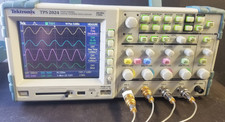 Tektronix TPS2024 Isolated grounds Oscilloscope for power measurements BATTERY picture