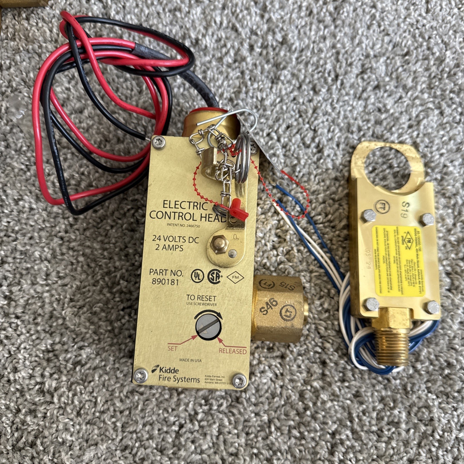 Kidde one 890181 Control Head, 24V, Never Use, With Out Box & one 85-100000-100 Kidde one 890181 Control Head, 24V, Never Use, With Out Box & one 85-100000-100