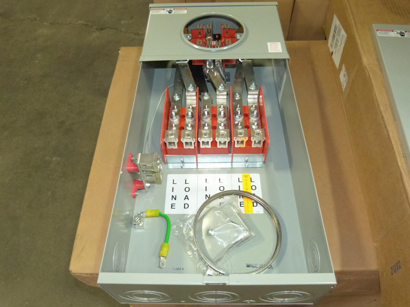 Meter Socket 127TB 7 Jaw 200A 3 Phase 600V Milbank NEW Meter Socket 127TB 7 Jaw 200A 3 Phase 600V Milbank NEW