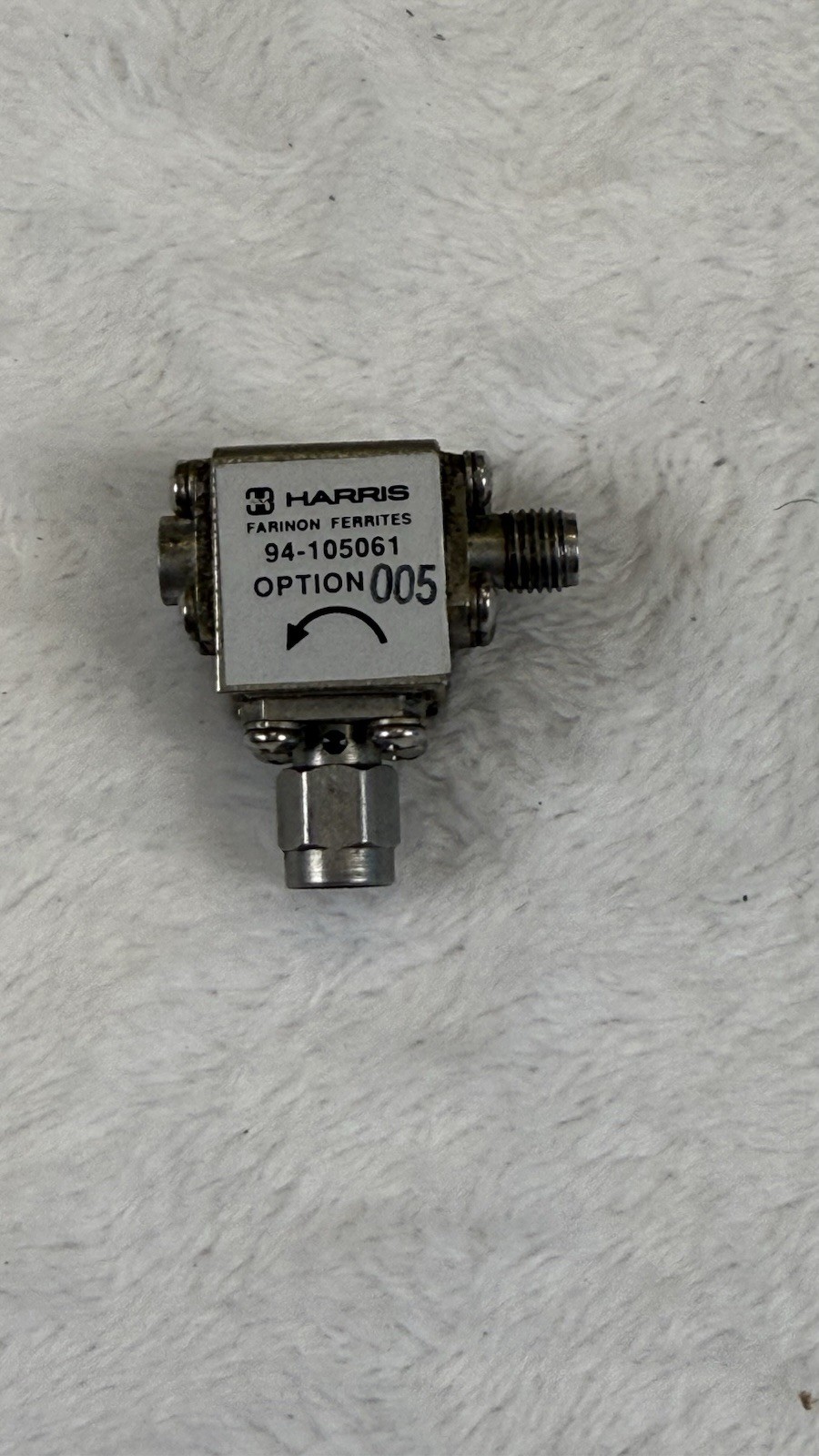 Harris Farinon 94-105061 Option 005 RF Isolator 5.7-8.2GHz SMA 90 Degree Harris Farinon 94-105061 Option 005 RF Isolator 5.7-8.2GHz SMA 90 Degree