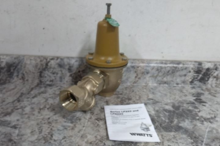Watts 1-1/4 LF223-S 1-1/4 In Inlet/Outlet Brass Body Water Pressure Regulator Watts 1-1/4 LF223-S 1-1/4 In Inlet/Outlet Brass Body Water Pressure Regulator