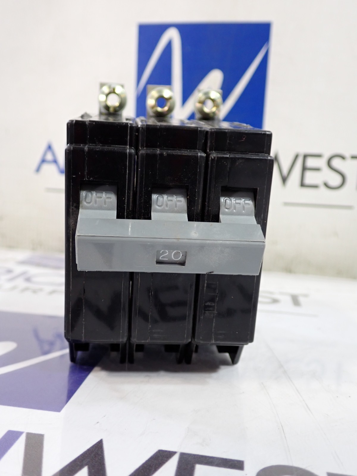 New Surplus Cutler Hammer CHB320 3 Pole 20 amp Bolt on 240v Circuit Breaker New Surplus Cutler Hammer CHB320 3 Pole 20 amp Bolt on 240v Circuit Breaker