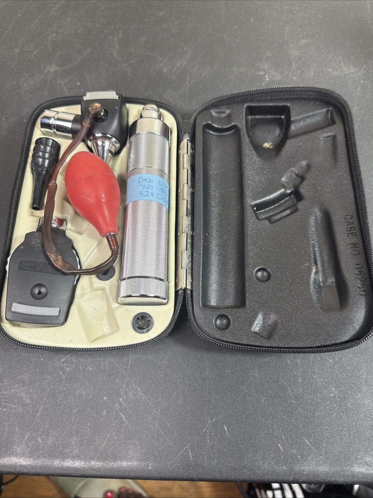Vintage Welch Allyn Rechargeable Diagnostic Set Otoscope Ophthalmoscope Untested Vintage Welch Allyn Rechargeable Diagnostic Set Otoscope Ophthalmoscope Untested